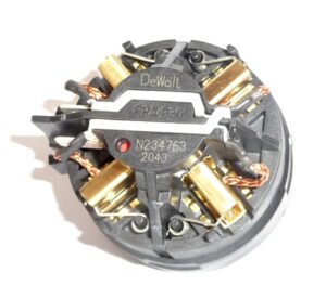 Dewalt szczotkotrzymacz szczotki do pilarki tarczowej szlifierki kątowej DCS 365 391 383 DCG412 N412223