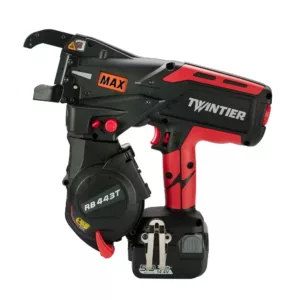 Wiązarka do zbrojeń MAX RB443T w użyciu na budowie